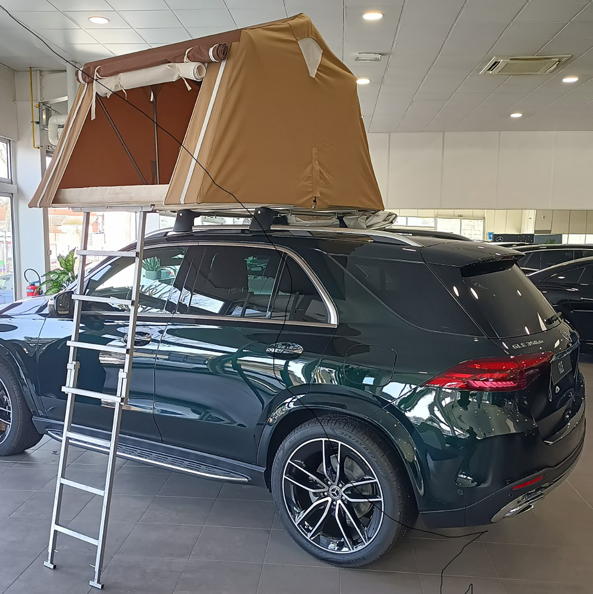 Mercedes GLE avec tente d toit Fairtent